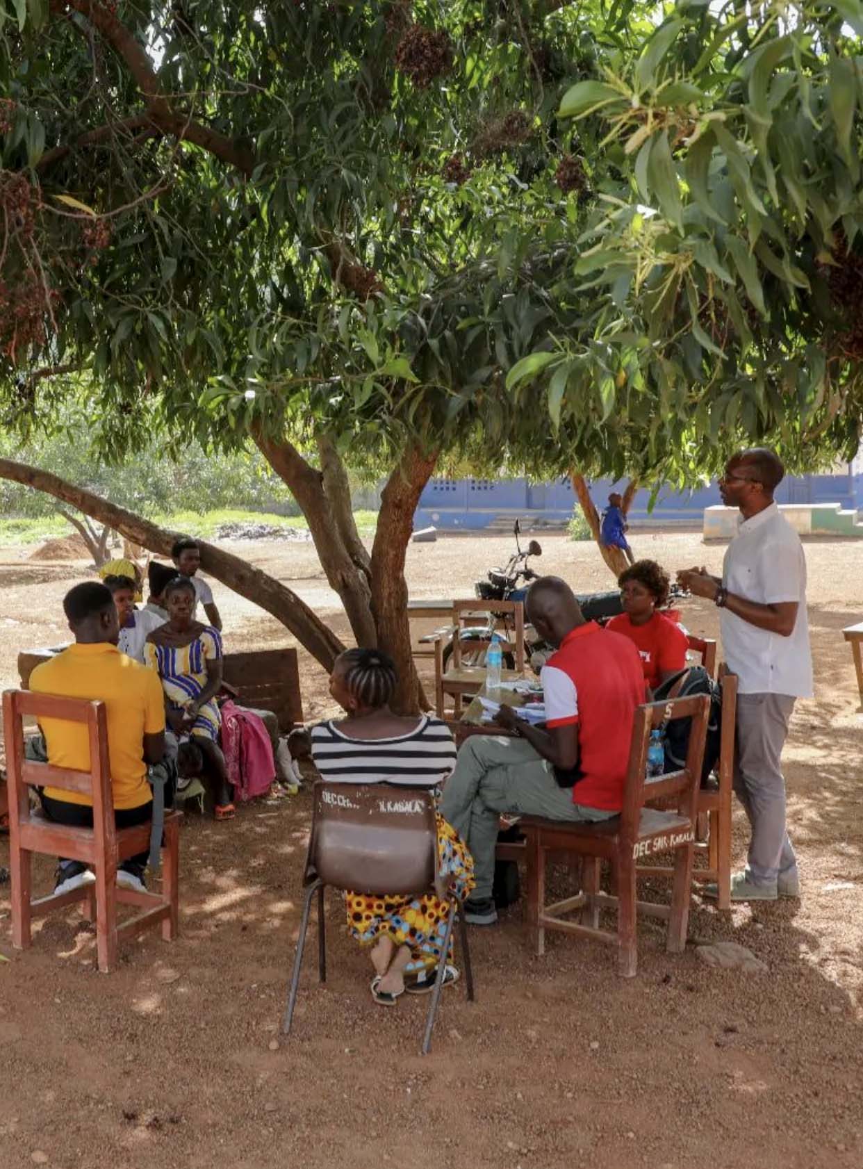 SLADEA_groupmeeting-under-tree